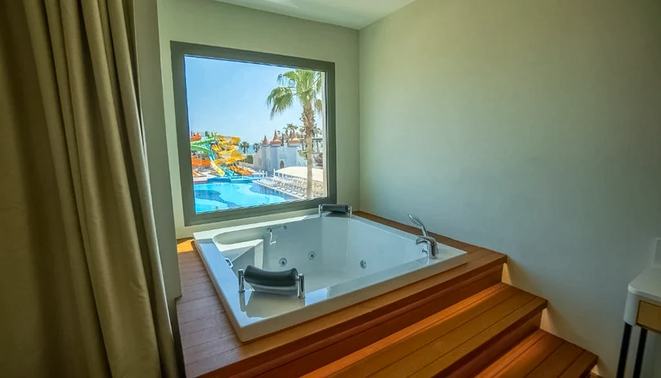 هتل بلک بیچ ریزورت آنتالیا